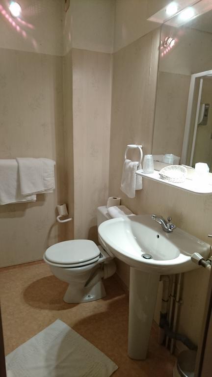 Hotel De France Objat Экстерьер фото